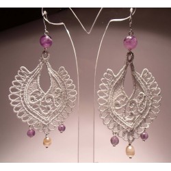 Orecchini chandelier in argento con perle e ametista su ricamo LineaErre