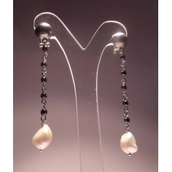 Earrings with baroque pearls and hematite