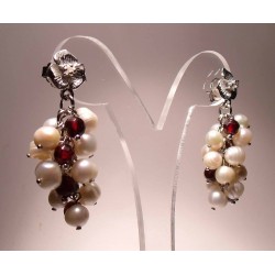 Earrings as "bunch" of pearls and garnet