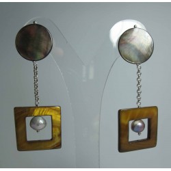 Earrings with mother of pearl and pearls