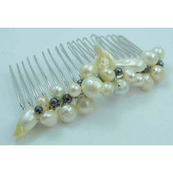 Hair clip with pearls and hematite