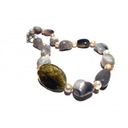 Necklace with pearls, chalcedony and peridot