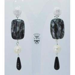 Earrings with onyx, black and white jasper and pearls