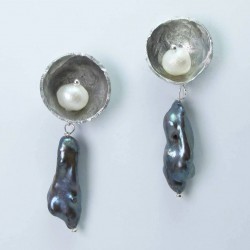 Earrings with aluminium and gray and white baroque pearls
