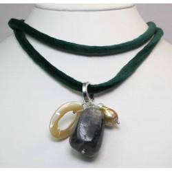 Green velvet necklace with baroque pearl, labradorite and Tahiti mother of pearl