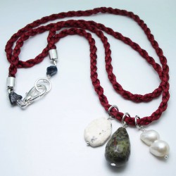 Red silk necklace with white jasper, serpentine and baroque pearl.