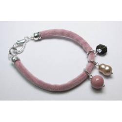 Bracciale in velluto rosa con perla barocca, rhodonite e quarzo fumè