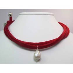 Red velvet necklace with baroque pearl