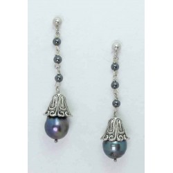 Orecchini in argento con campanella, perle barocche grigie ed ematite