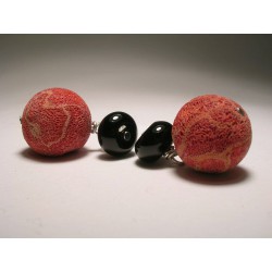 Cufflinks with sponge coral and onyx