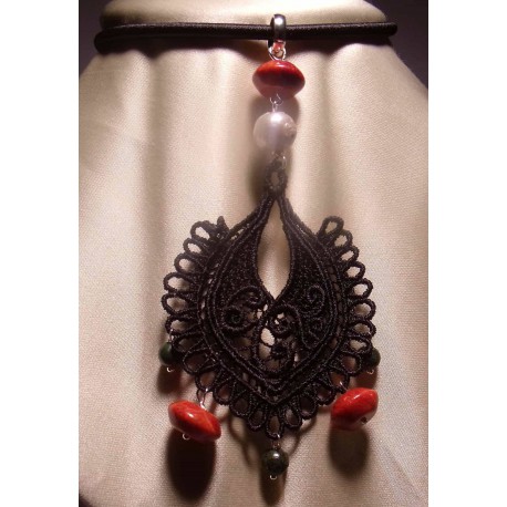 Pendant with LineaErre embroidery, African jade, madrepora and pearl 