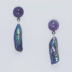Earrings with cabochon amethyst and grey keshi pearls