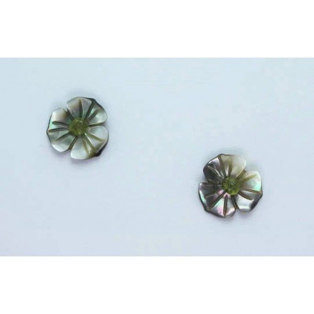 Flower earrings with black carved Tahiti mother of pearl and peridot