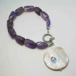 Bracelet with amethyst, a blue sky drop on a mother of pearl