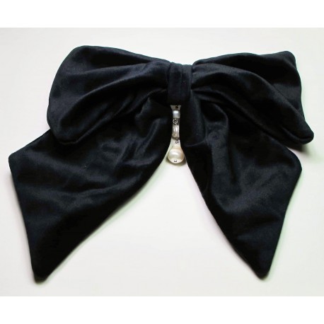 Black velvet bow on french barrette with baroque freshwater pearls