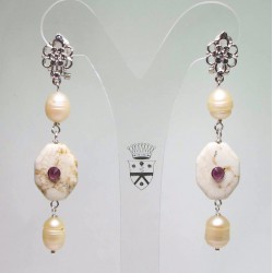 Orecchini in ottone rodiato con diaspro, perle e cristalli swarovski