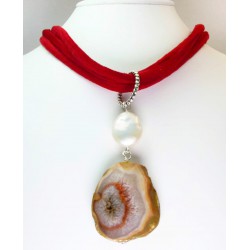 Collana multifilo di velluto rosso con agata del Botwana e perla keshi